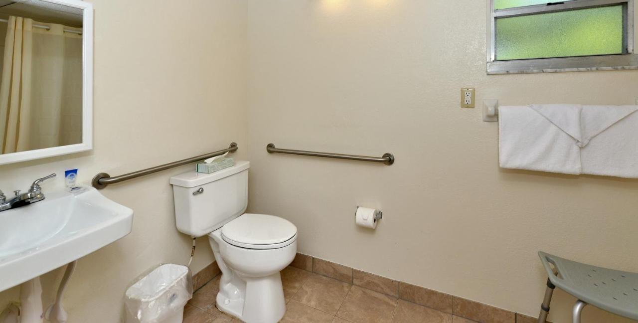 Americas Best Value Inn Bradenton-Sarasota Bagian luar foto