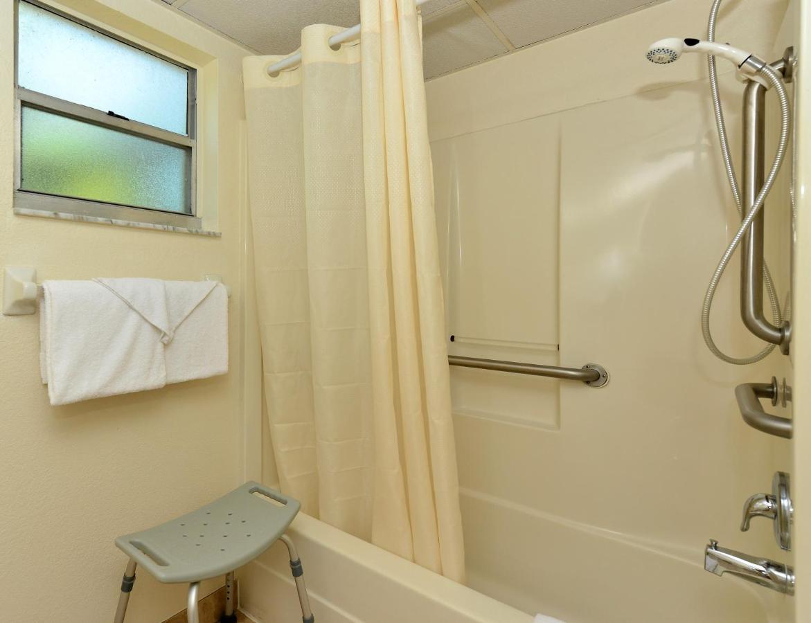 Americas Best Value Inn Bradenton-Sarasota Bagian luar foto