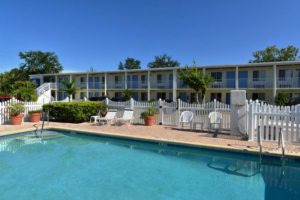 Americas Best Value Inn Bradenton-Sarasota Bagian luar foto