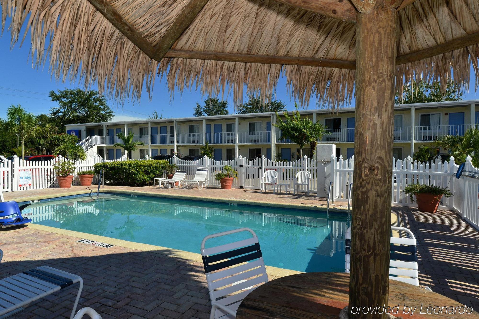 Americas Best Value Inn Bradenton-Sarasota Bagian luar foto