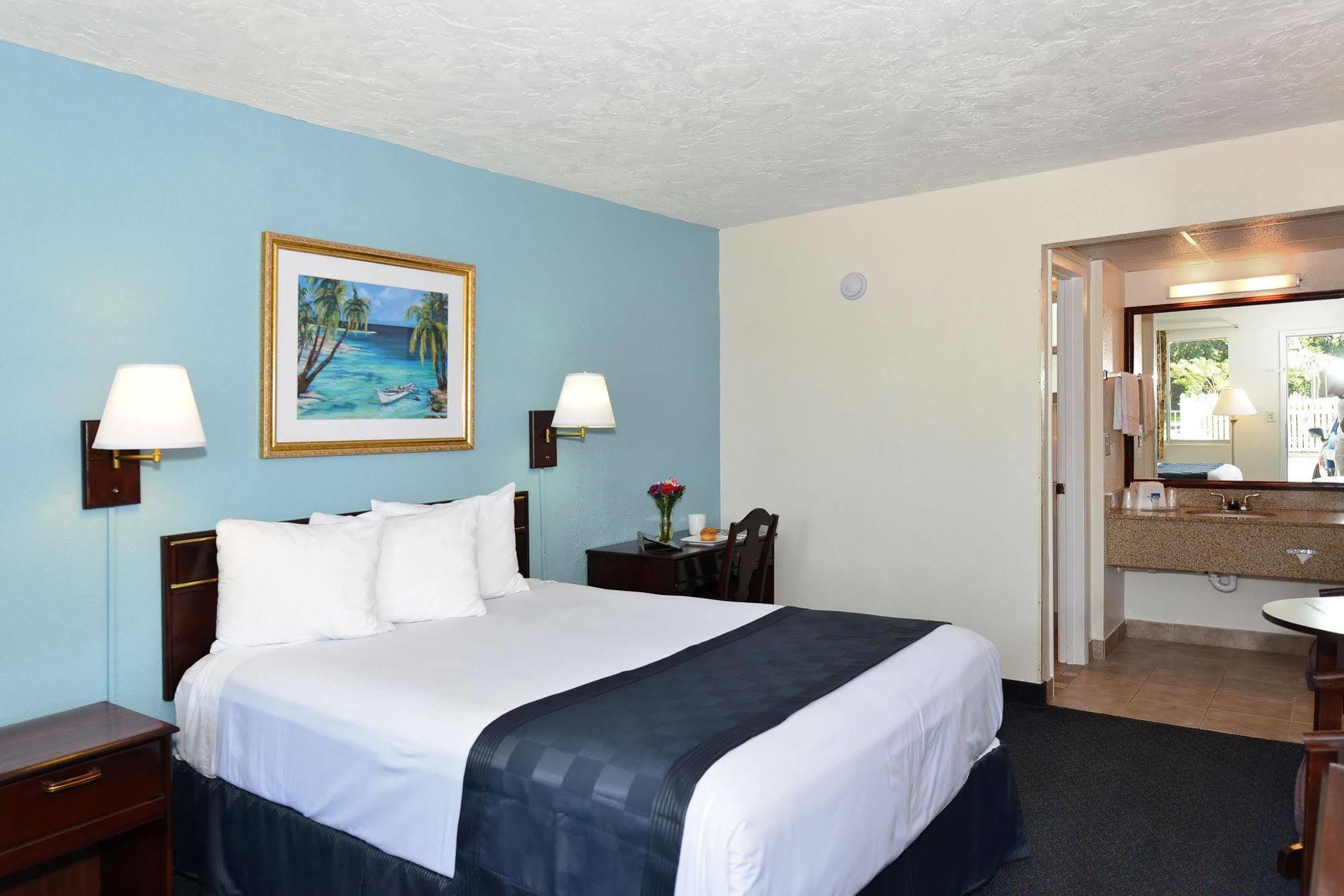 Americas Best Value Inn Bradenton-Sarasota Bagian luar foto